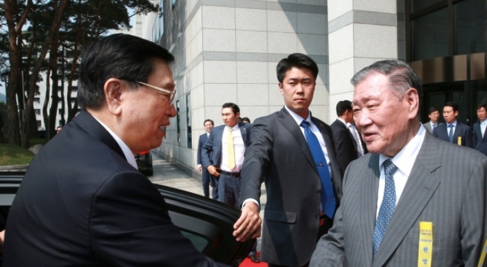 Business leaders meet China’s top politician