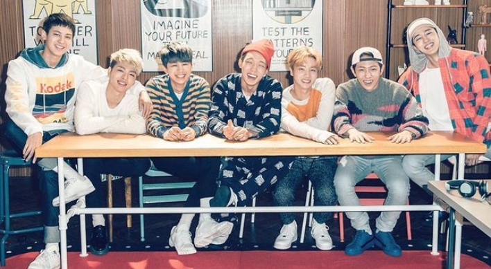 iKON’s new album dominates charts