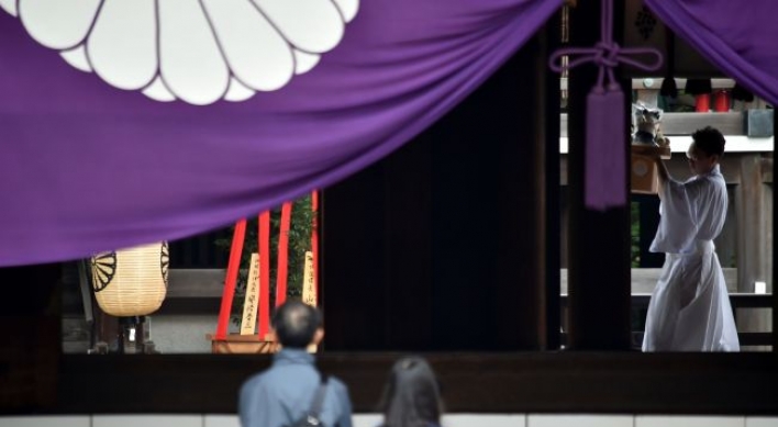 Japan PM offers gift to Tokyo war shrine