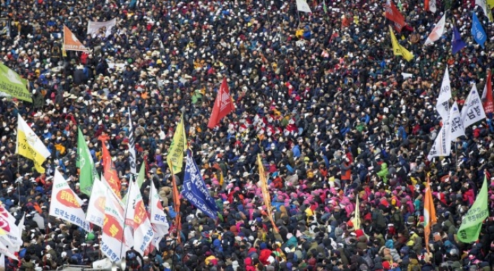 Massive antigovernment rally ends peacefully