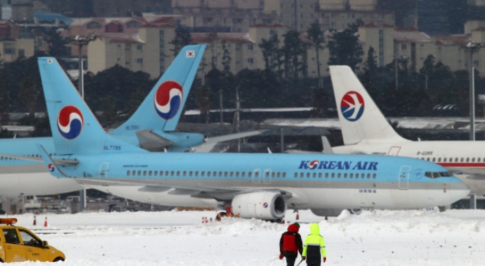 Jeju airport resumes operations