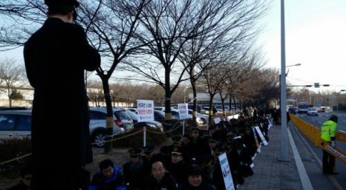 Unionized pilots of Korean Air vote for strike