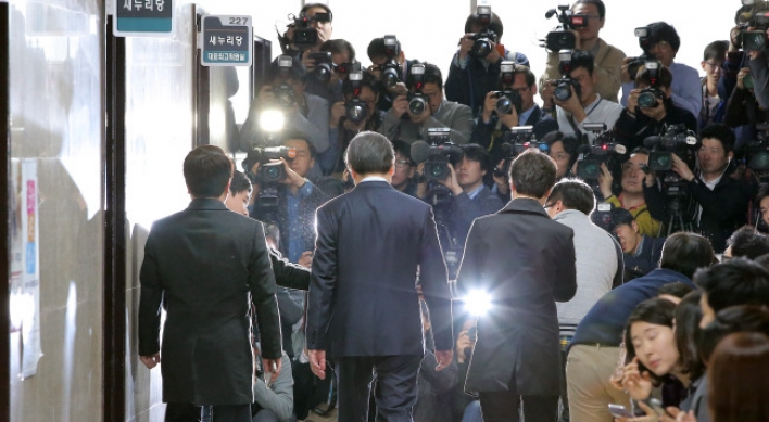 [Newsmaker] Senior Saenuri members leave amid growing intraparty feud