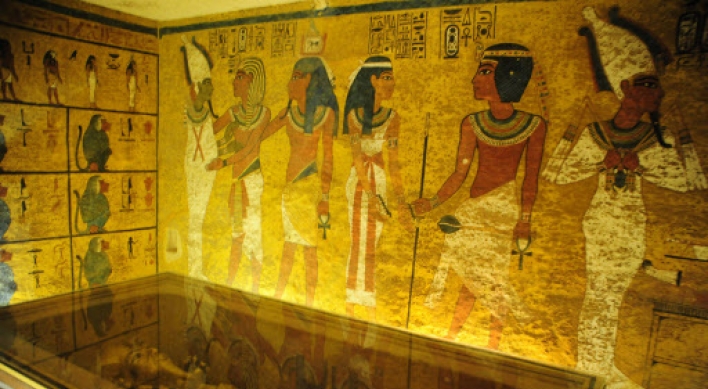 Secret Tut chamber? Egypt calls experts to examine evidence