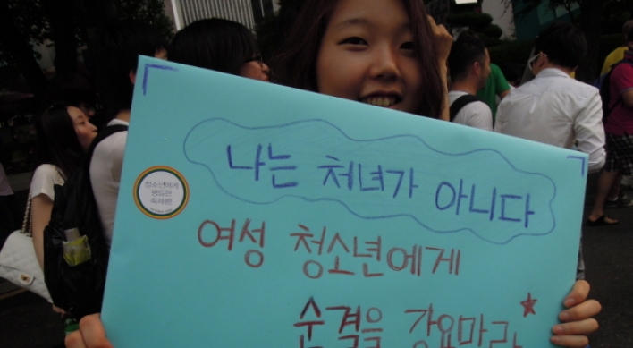 Korean teens fight for rights to birth control, sex life