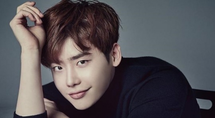 Actor Lee Jong-suk signs with YG