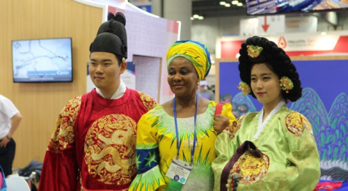 Korea opens culture booth at Rotary convention