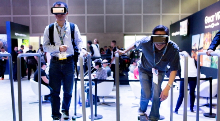 Samsung lures game aficionados with VR tech