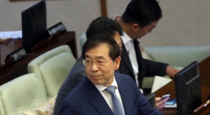 [Newsmaker] Seoul Mayor struggles in quagmire