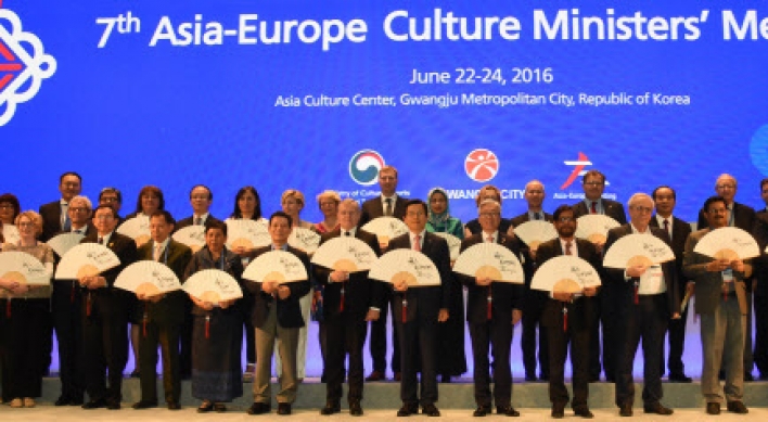 Prime minister calls for more international cultural cooperation