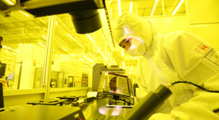 Korea renews investments in display, semiconductor industries