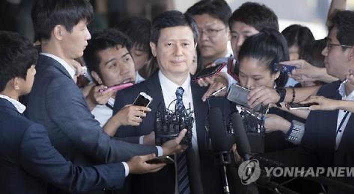 Prosecutors summon Lotte founder's son over alleged embezzlement