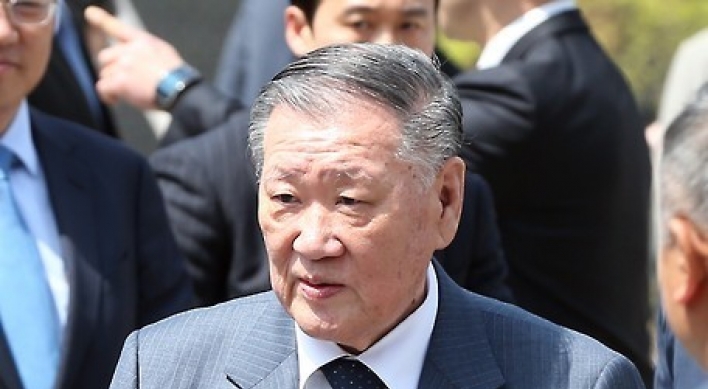 Hyundai Motor chairman urges development of luxury, clean vehicles