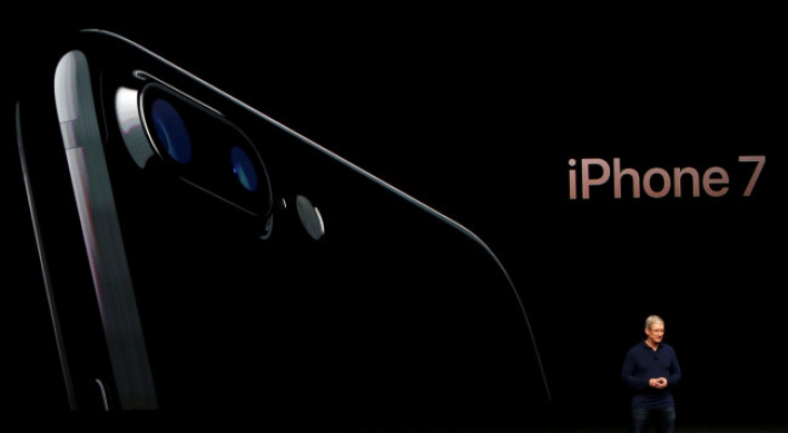 [Newsmaker] Apple unveils new iPhones, waterproof smartwatch