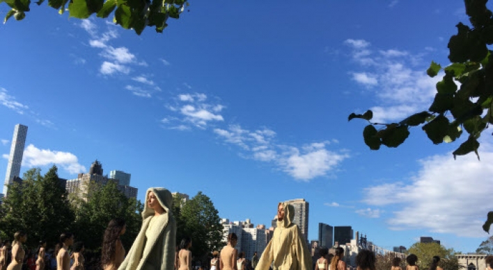 Kanye West unveils body suits in NY presidential park