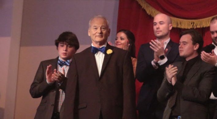 Bill Murray accepts humor prize after gentle roast