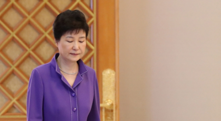 Park calls for sweeping reshuffle of presidential staff