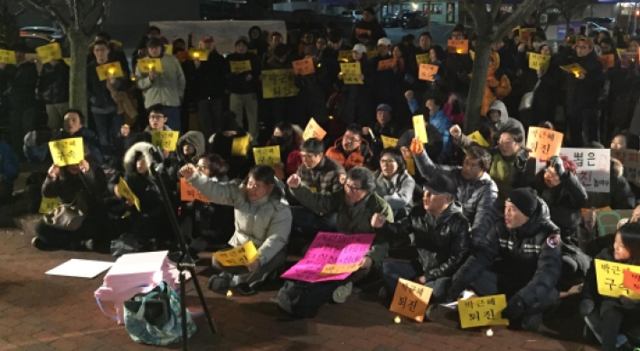 Korean-Americans hold rallies demanding Park resign