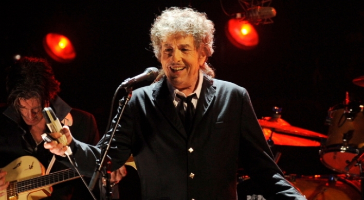 Dylan expresses awe over Nobel Prize, alludes to Shakespeare