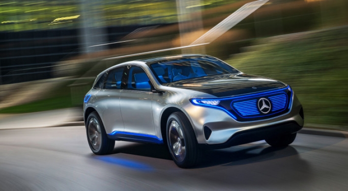 Mercedes-Benz seeks to spearhead auto industry