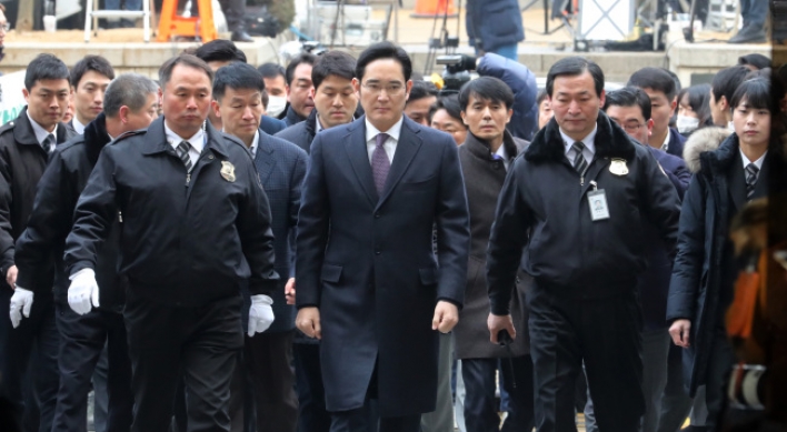 Court holds hearing on Samsung heir's arrest in corruption scandal