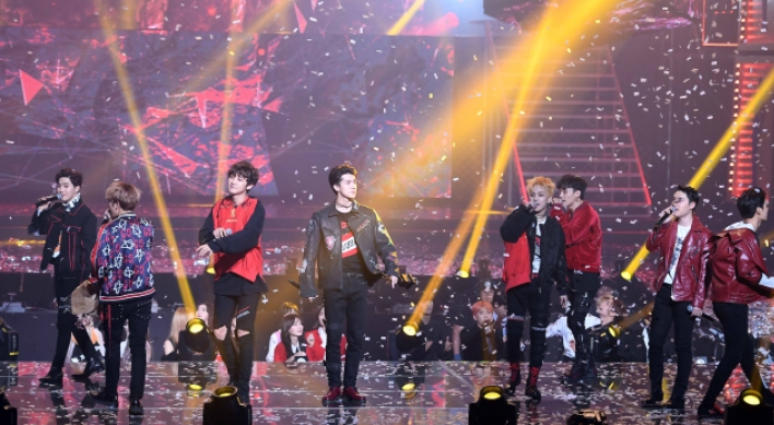 EXO sweeps music awards