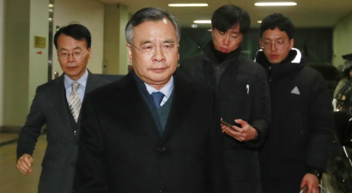 Probe zeros in on Park over corruption scandal