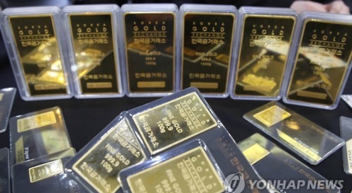 Gold-related funds gather pace on weaker dollar