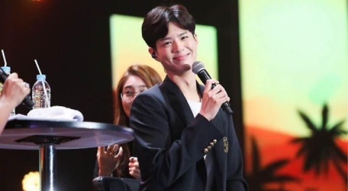 Actor Park Bo-gum greeted by 4,000 fans in Thailand