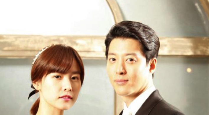 Actors Lee Dong-gun, Cho Youn-hee dating