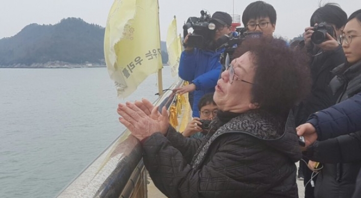 [Newsmaker] Joy and anger as Sewol surfaces