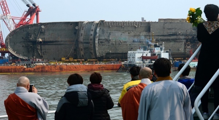 Parliament names special inspectors to find cause of Sewol sinking