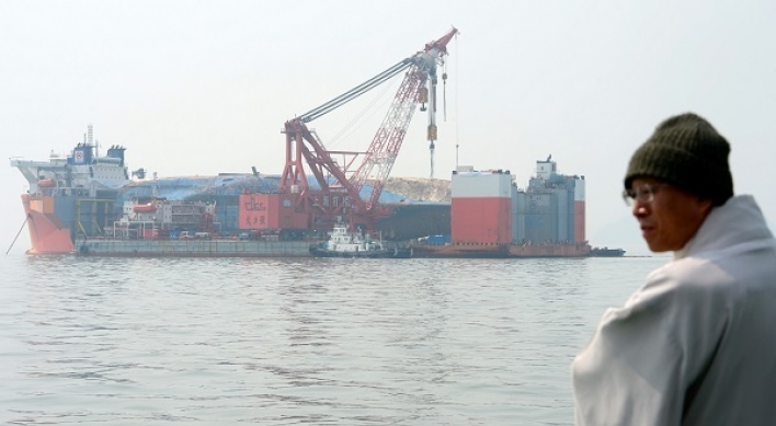 Salvage workers speed up preparation to get Sewol ready for transport