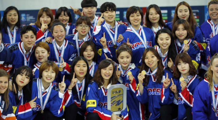 Korean hockey players rejoice over world title, want to keep improving