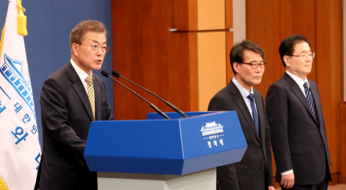 Moon puts chaebol reform, income growth top on economic agenda