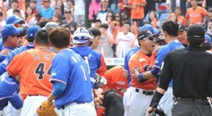 4 players, 2 coaches disciplined for roles in baseball brawl