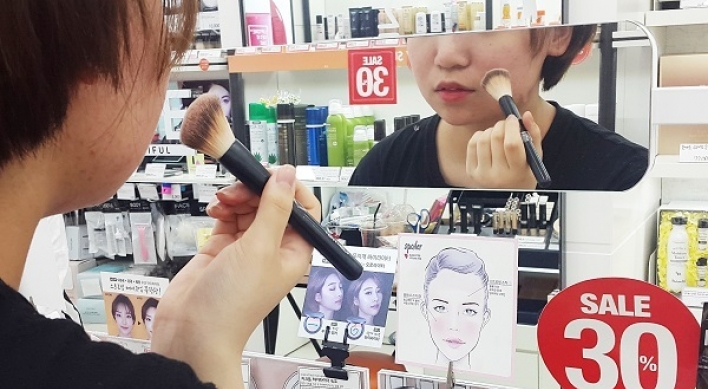 [Feature] Teens wearing makeup put parents on edge