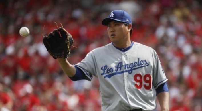 Dodgers' Ryu Hyun-jin beats Reds in return match for 3rd win of season