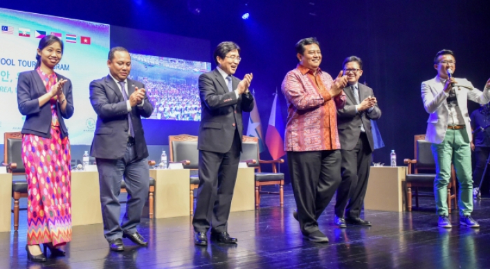 High-spirited school tour draws young minds to ASEAN