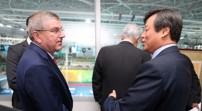 Korean sports minister asks for IOC's support in N. Korea's participation in PyeongChang 2018