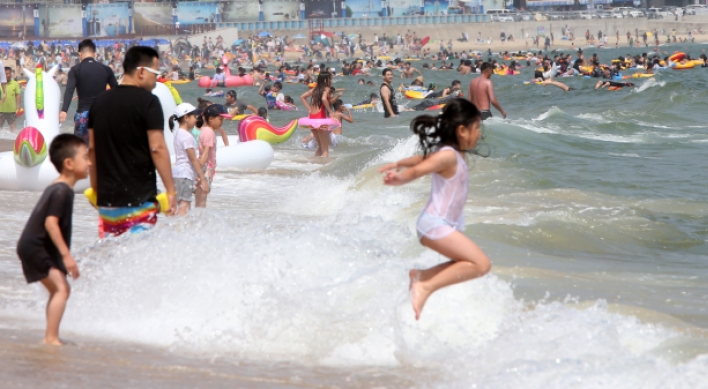 Sluggish economy means no summer holiday for 1 in 5 Koreans