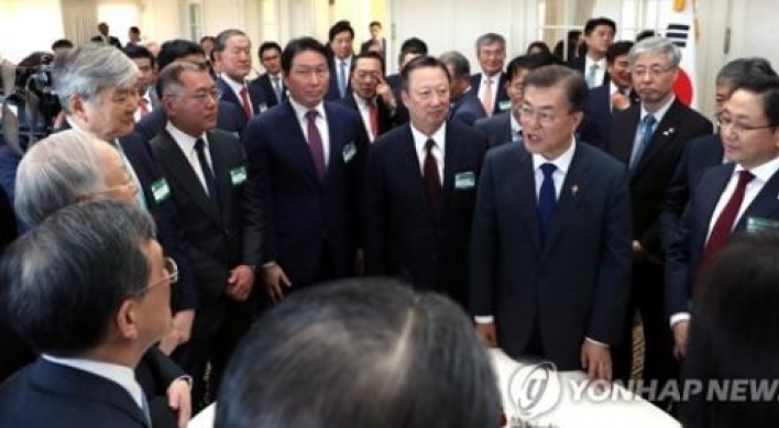 Moon to hold first talks with top business leaders over beer