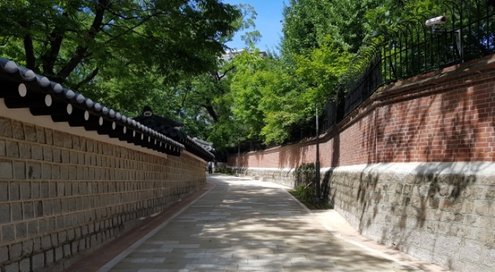 Extended Deoksugung Stonewall Walkway unveiled to public