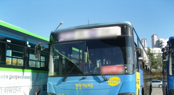 Seoul bus lets off kid, leaves with mother