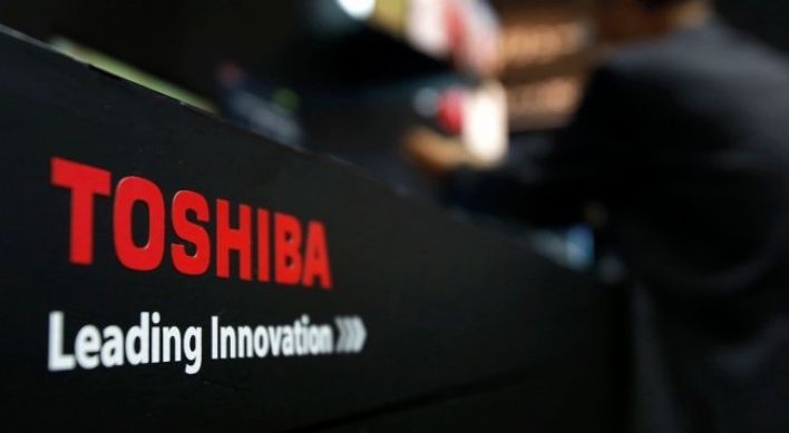 Toshiba picks Bain, SK hynix, Apple group to sell its memory unit