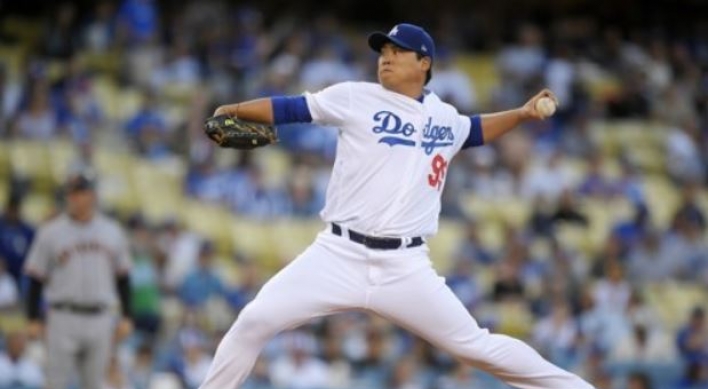 Dodgers' Ryu Hyun-jin lifted early after getting struck by comebacker