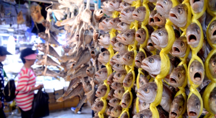 [Photo News] Traditional markets busy ahead of Chuseok