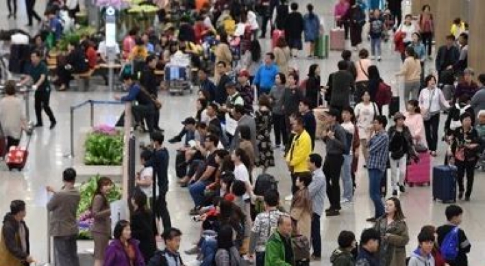Number of foreign visitors to S. Korea falls 23.5%
