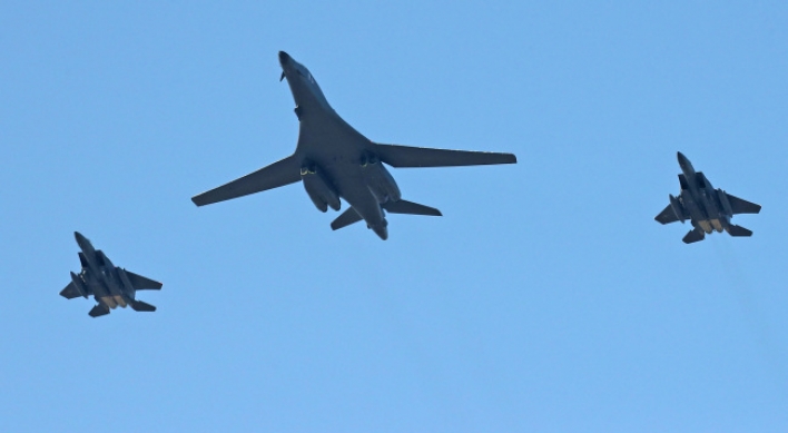 US flies B-1B bombers over Korea ahead of Trump's Asia trip