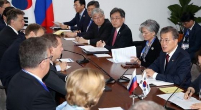 Moon, Russian PM agree to strengthen cooperation on N. Korea, economy